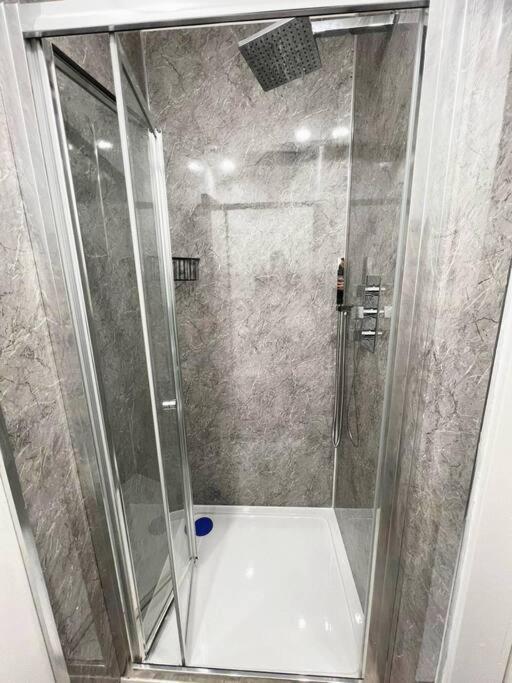 Shared House In Central Location אינברנס מראה חיצוני תמונה