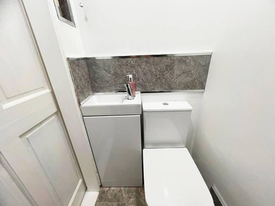 Shared House In Central Location אינברנס מראה חיצוני תמונה
