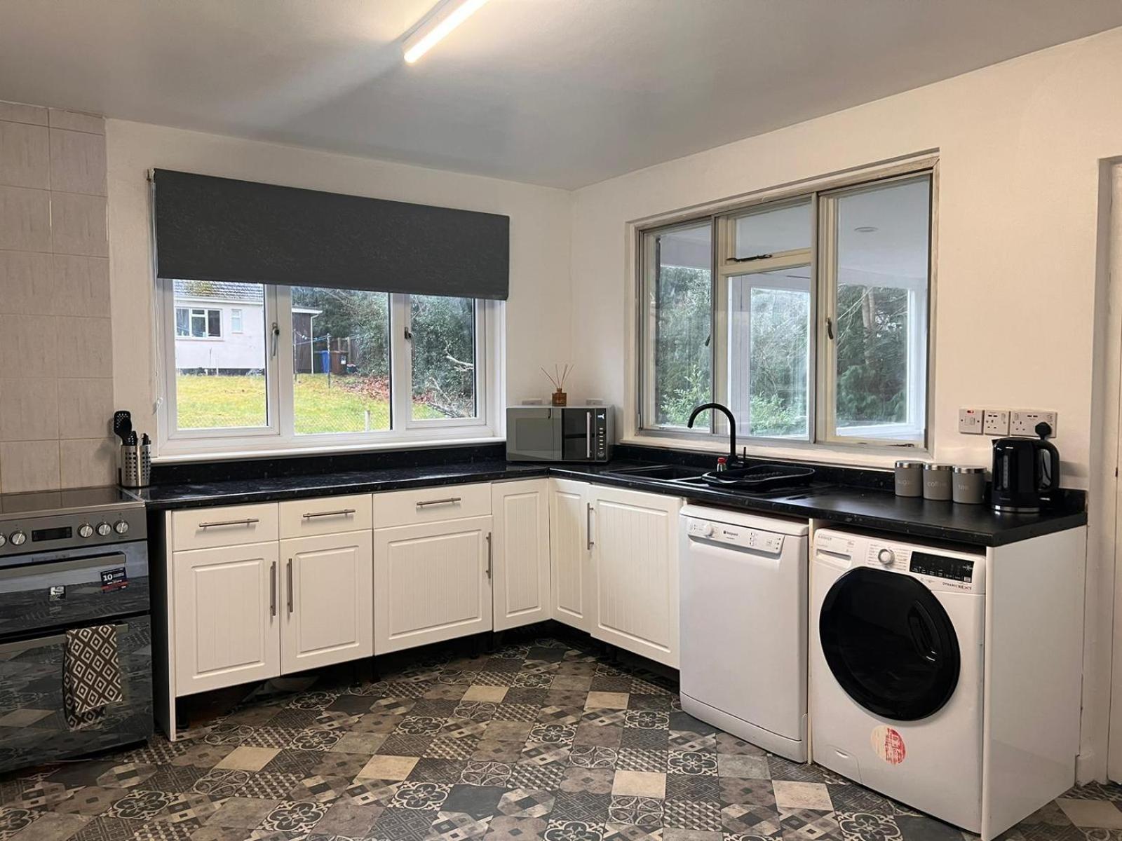 Shared House In Central Location אינברנס מראה חיצוני תמונה