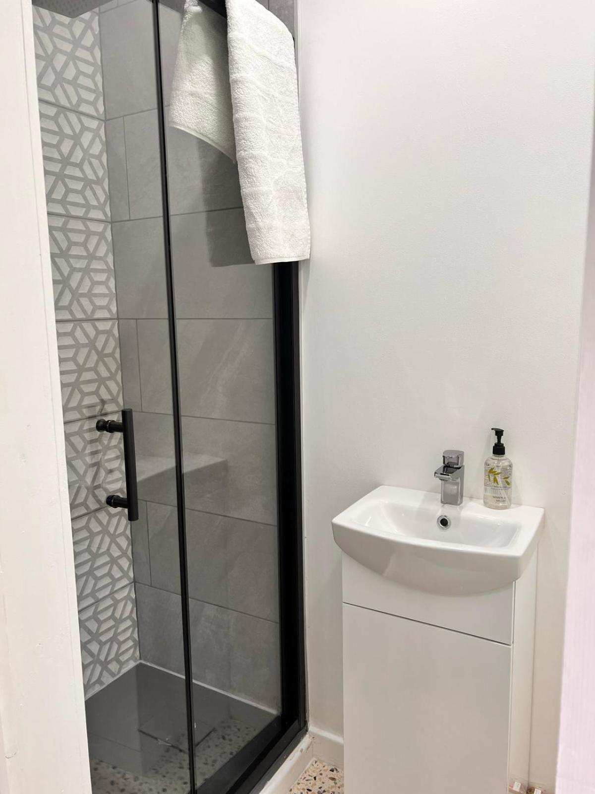 Shared House In Central Location אינברנס מראה חיצוני תמונה